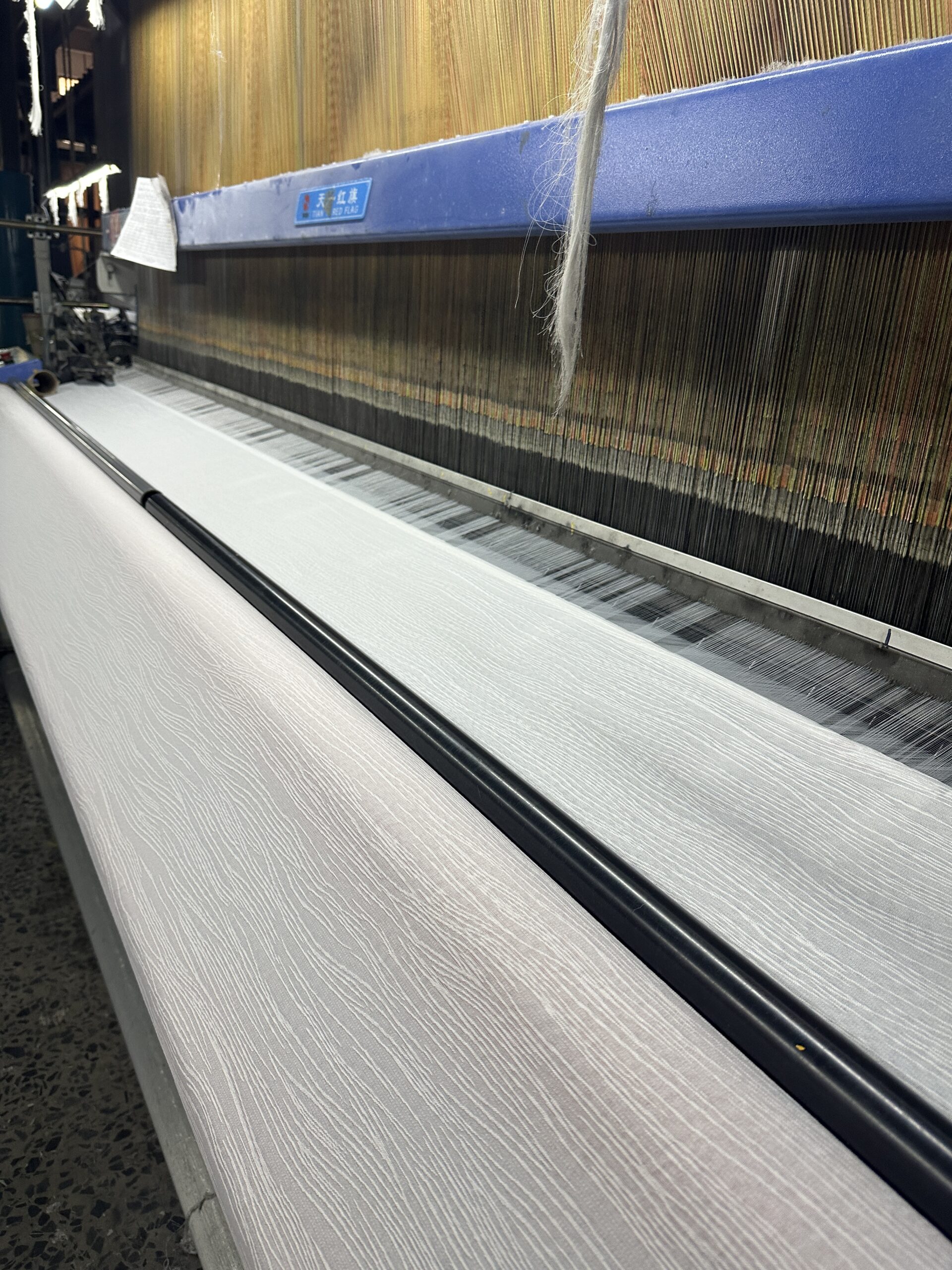 Advanced electronic jacquard loom manufacturing structural apparel fabrics